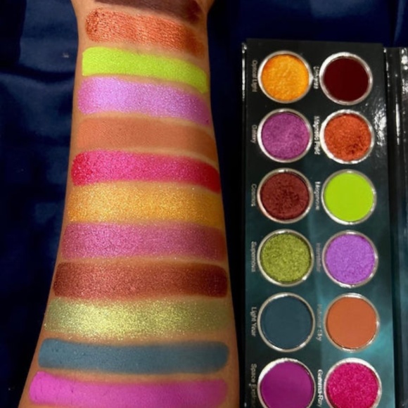 Sugar Drizzle "Hypernova" eyeshadow palette - Picture 9 of 9